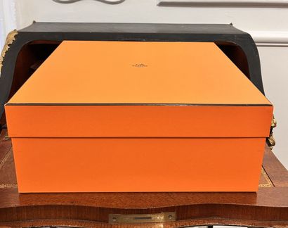 HERMES PARIS

Boite en carton orange

15...