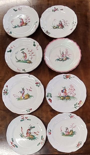 set of eight earthenware plates

Chinese