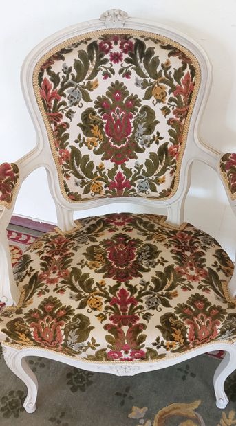 PAIR OF ARMCHAIRS in moulded lacquered wood...