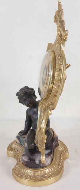 SMALL DESKTOP HANGER in gilt bronze, chased,...