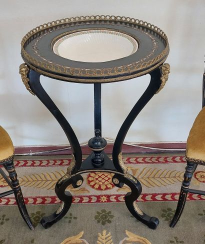 NAPOLEON III SET including:

- 1 tripod pedestal...