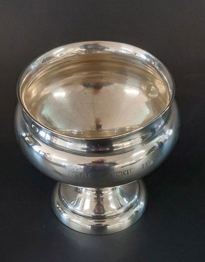 PETITE COUPE en argent anglais

H : 9 cm...