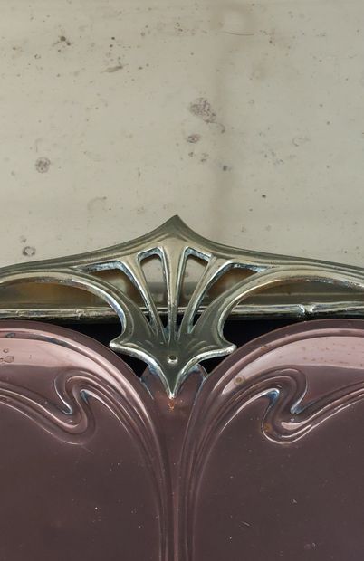 DEUX PETITS PLATEAUX Art Nouveau en laiton...