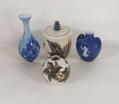 THARAUD LIMOGES

3 vases et 1 pot couvert...
