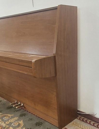 GROTRIAN STEINWEG 122

Grotrian Steinweg...