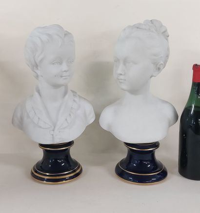 THARAUD LIMOGES

Deux grands bustes en biscuit...