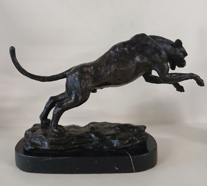 Loet VANDERVEEN ? 

Leopard

Bronze, marble...