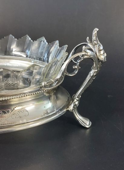 SURTOUT DE TABLE en argent et sa verrerie,...