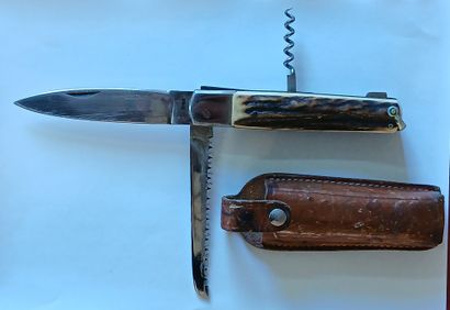 COUTEAU DE CHASSE en corne de cerf

Avec...