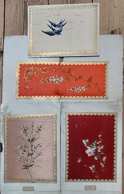 SUITE de 8 peintures sur soie marouflées...