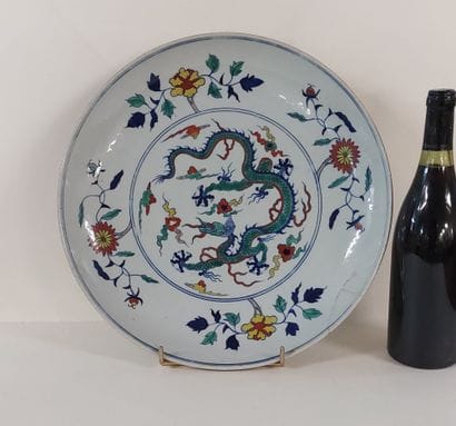 CHINA

Large porcelain dish decorated with...