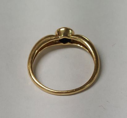 18K yellow gold ring set with a small oval...