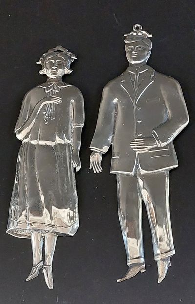 DEUX PLAQUES à suspendre en argent 800 à...