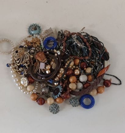 LOT OF FANTAISIE JEWELRY including necklaces,...