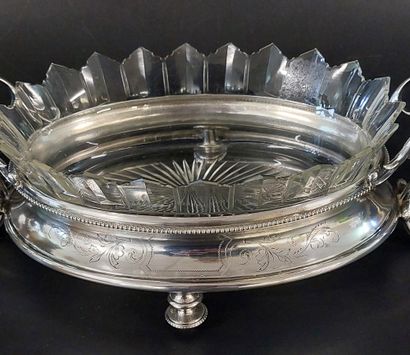 SURTOUT DE TABLE en argent et sa verrerie,...
