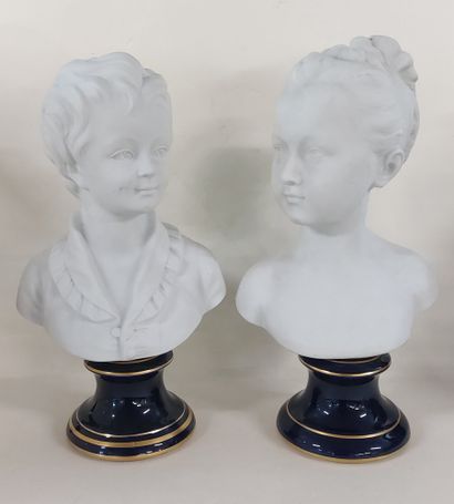 THARAUD LIMOGES

Deux grands bustes en biscuit...