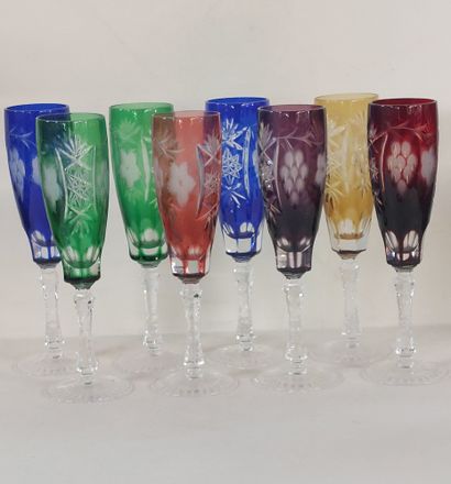 CRISTAL DE LORRAINE

Suite de 8 flûtes de...
