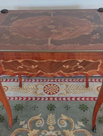 GAME TABLE in veneered wood and marquetry,...