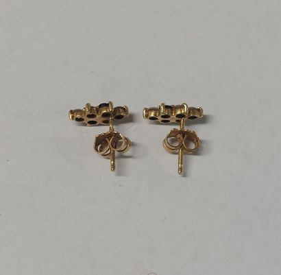 PAIR OF EARRINGS in 18K gold, white and colored...