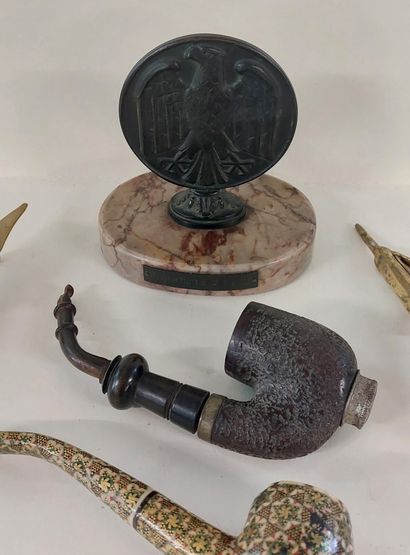 LOT including : 

- 2 flies

- 2 pipes, one...