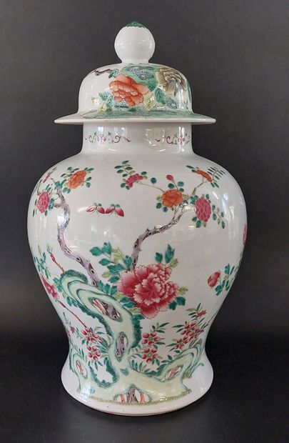 China, circa 1900-1920, 

Famille rose porcelain...