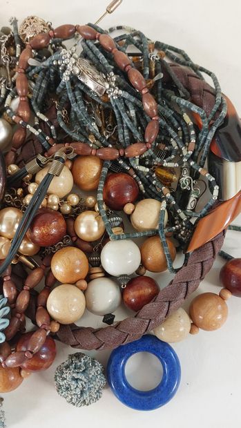 LOT OF FANTAISIE JEWELRY including necklaces,...