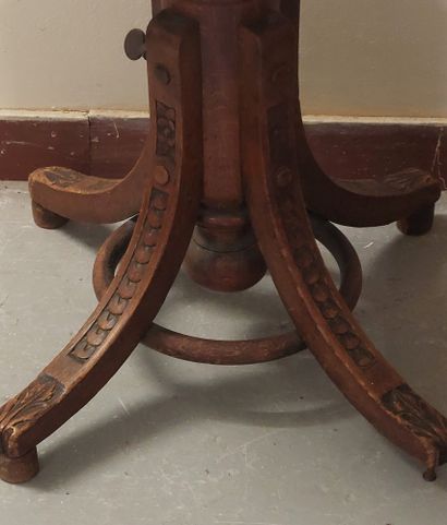 TABOURET DE PIANO piètement en bois sculpté,...