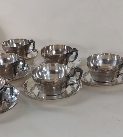 BOULENGER

Six tasses et sous-tasses en métal...