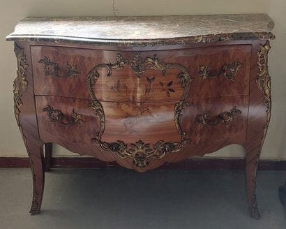 WOODEN COMMODE in veneer and marquetry with...