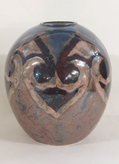 THARAUD LIMOGES

Vase boule en porcelaine...