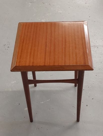 In the taste of Hans OLSEN

Small side table...