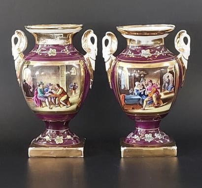 PAIR OF VASES in porcelain of Paris decorated...