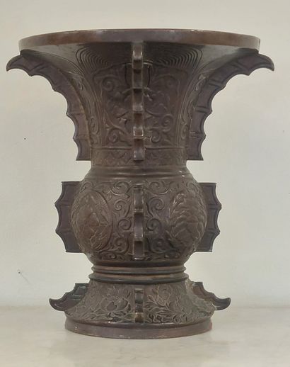 Japan, Meiji period (1868-1912)

Bronze vase...