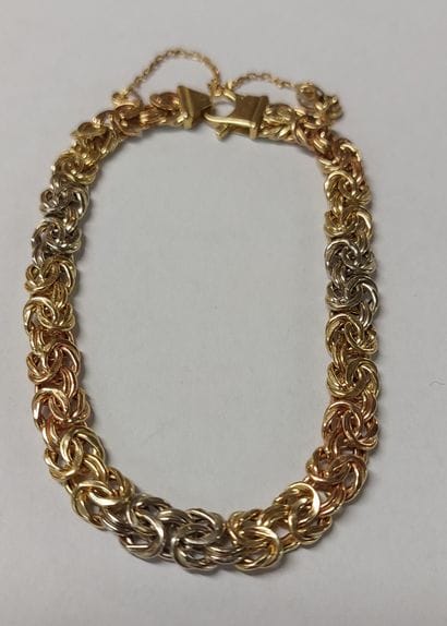 Soft bracelet in 18K gold with flat links.

Weight:...