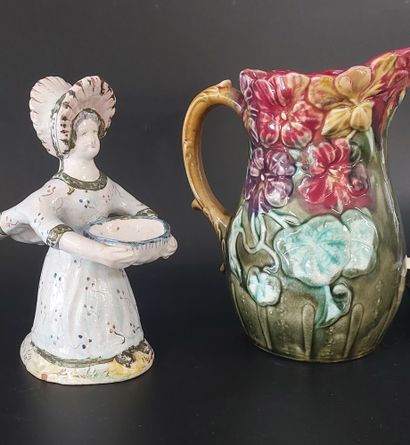 LOT including :

- 1 Onnaing barbotine pitcher...