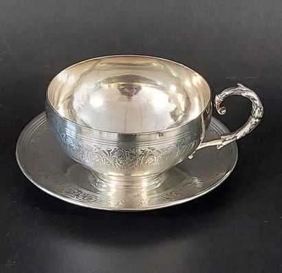 TASSE ET SOUS-TASSE en argent

Poinçon Minerve

Orfèvre...