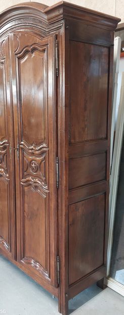 ILE-DE-FRANCE CABINET in moulded walnut,...