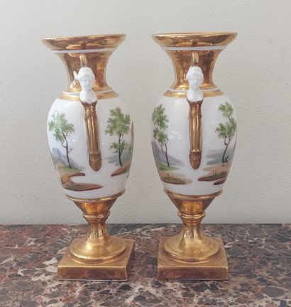 PAIR OF SMALL VASES in porcelain of Paris...