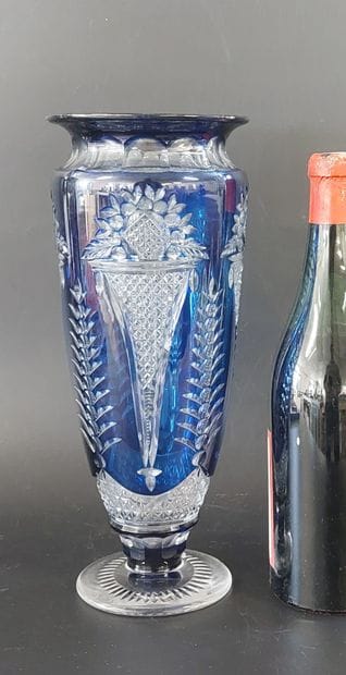 VAL SAINT LAMBERT

Blue cut crystal vase

H...