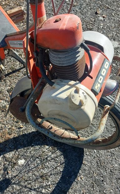 SOLEX 5000 

Couleur orange

(en l'état,...