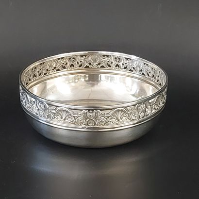 COUPE en argent à décor ajouré 

Poinçon...