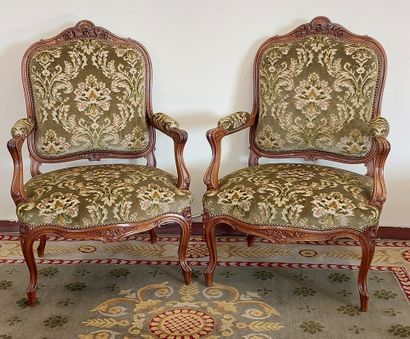PAIR OF ARMCHAIRS in molded and carved natural...