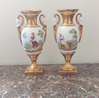 PAIR OF SMALL VASES in porcelain of Paris...