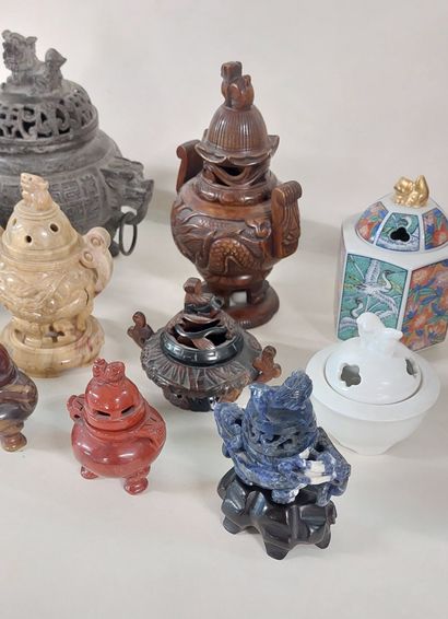 CHINA AND JAPAN

Collection of 18 perfume...