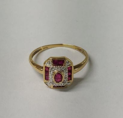 Octagonal marquise ring in 18K yellow gold...