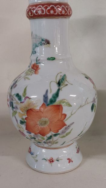 CHINA

Pair of Chinese porcelain vases with...