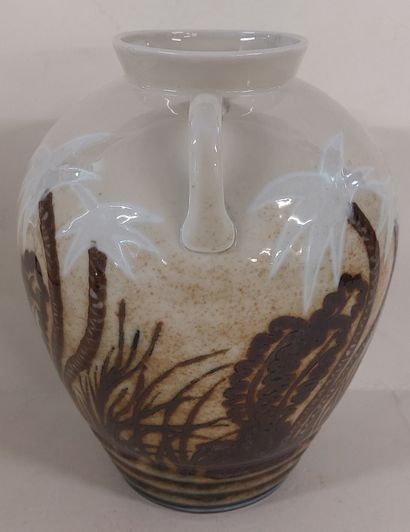 THARAUD LIMOGES

Vase à anses en porcelaine...