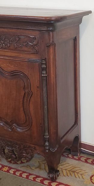 Moulded and carved wooden chest of drawers...