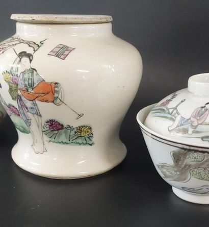 CHINA

Set comprising a covered pot, a covered...