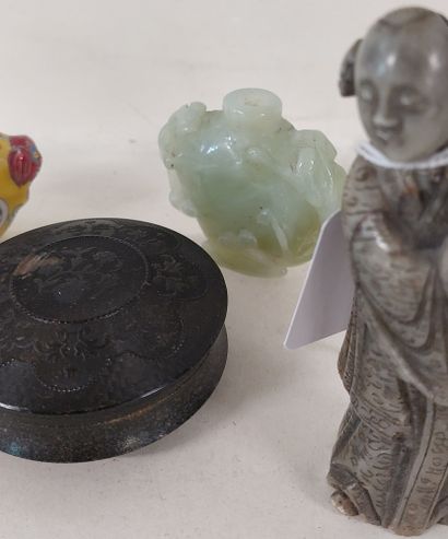 CHINE 

Lot d'objets comprenant : 

- 1 statuette...